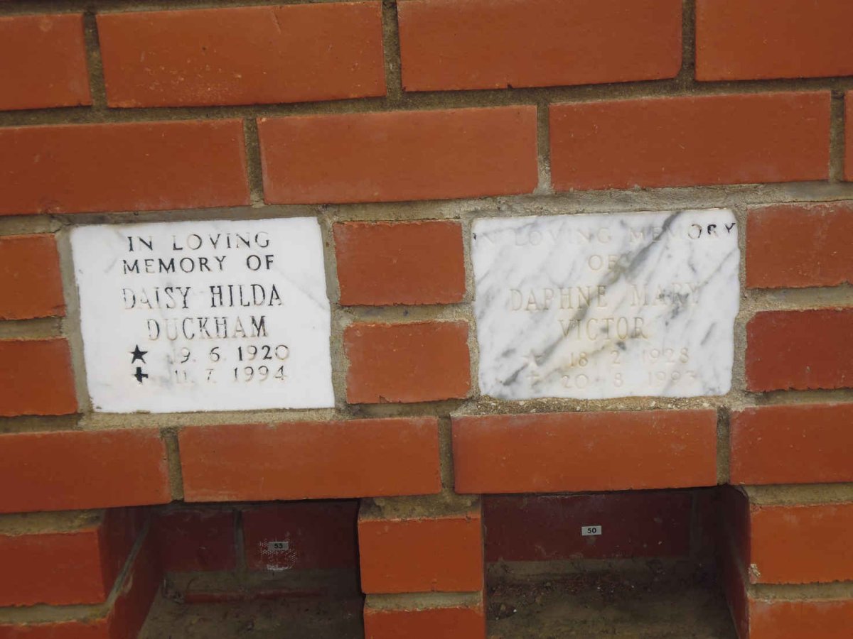DUCKHAM Daisy Hilda 1920-1994 :: VICTOR Daphne Mary 1928-1993