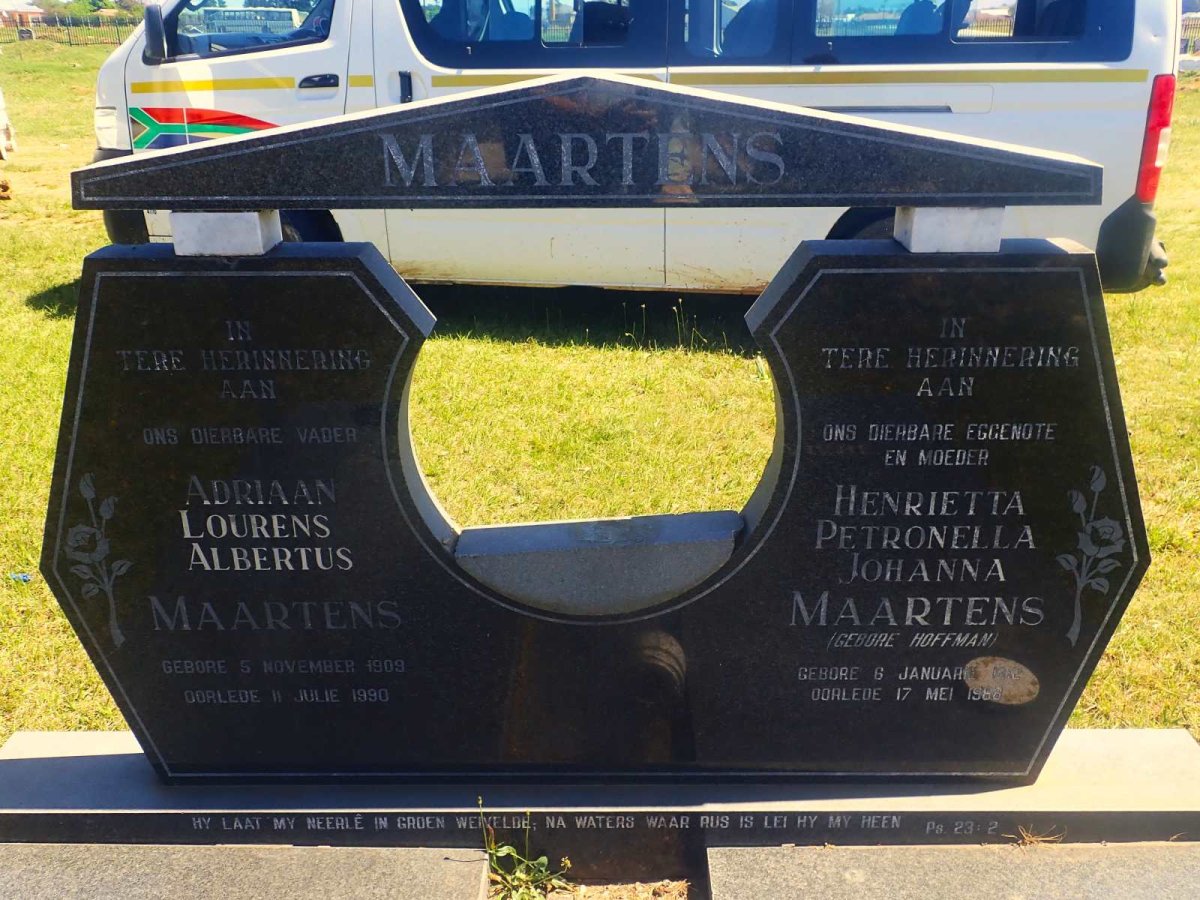 MAARTENS Adriaan Lourens Albertus 1909-1990 &amp; Henrietta Petronella Johanna HOFFMAN 1912-1968