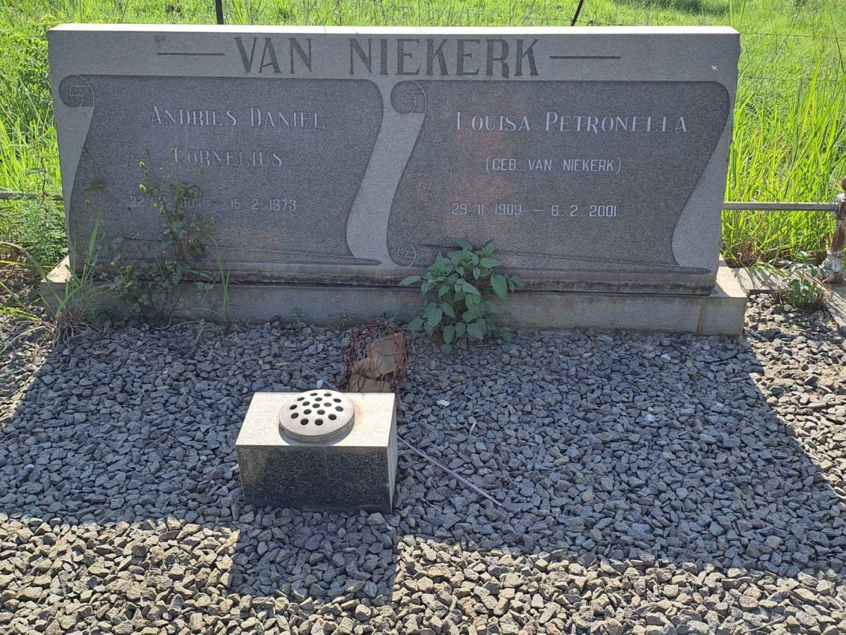 NIEKERK Andries Daniel Cornelius, van 190?-1973 & Louisa Petronella VAN NIEKERK 1909-2001