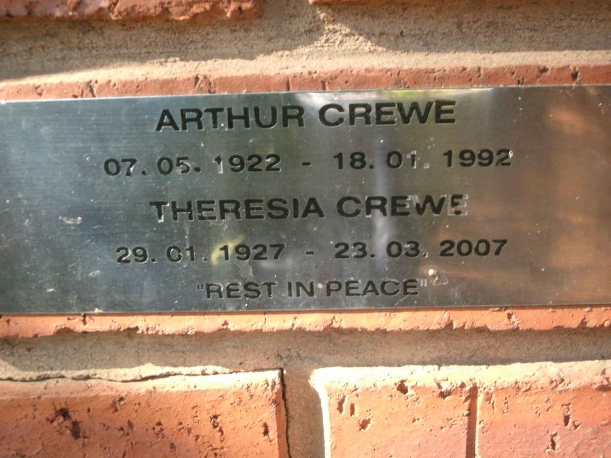CREWE Arthur 1922-1992 &amp; Theresia 1927-2007