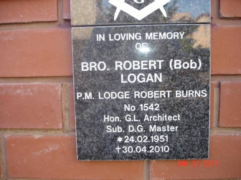 LOGAN Robert 1951-2010