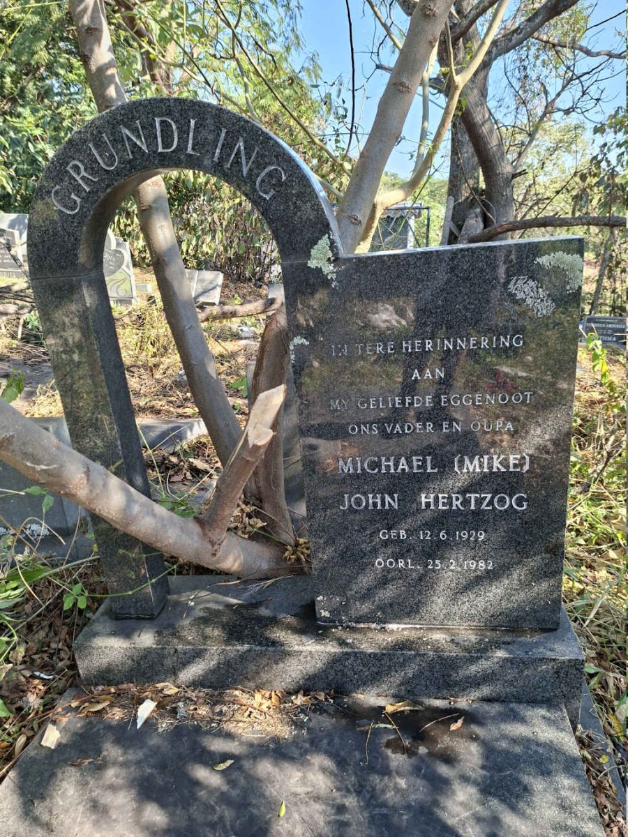 GRUNDLING Michael John Hertzog 1929-1982