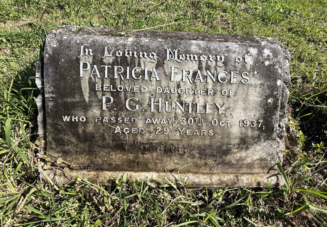 HUNTLEY Patricia Frances -1937