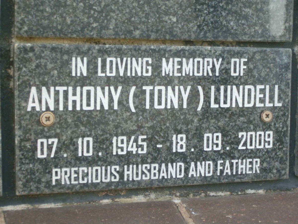 LUNDELL Anthony 1945-2009