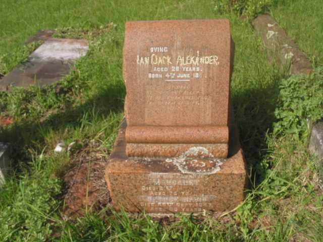 ALEXANDER Ian 1902-1930 :: ALEXANDER Patricia -1960 :: ALEXANDER Margaret -1944 :: ALEXANDER George -1947