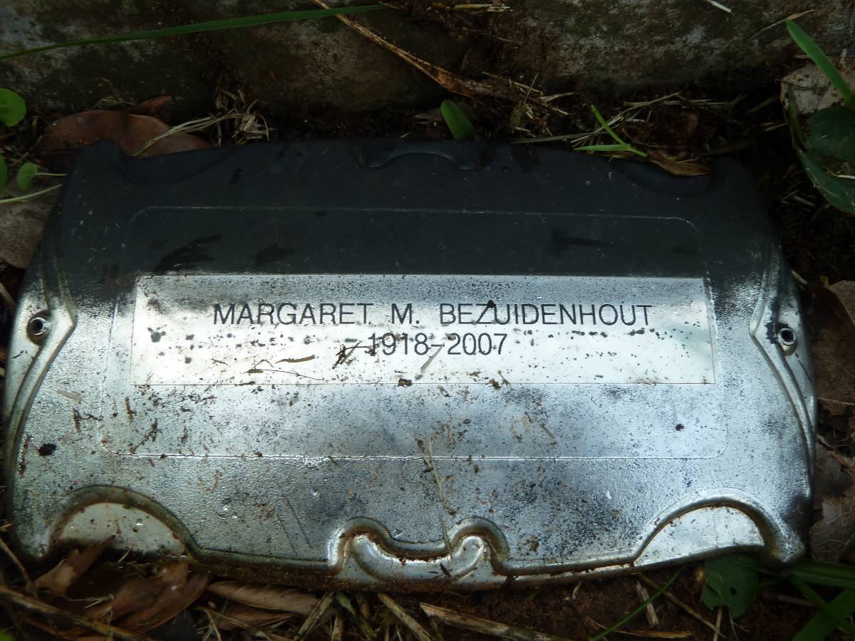 BEZUIDENHOUT Margaret M. 1918-2007