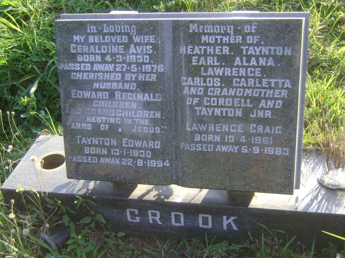 CROOK Geraldine Avis 1930-1976 :: CROOK Taynton Edward 1930-1994 :: CROOK Lawrence Craig 1961-1983