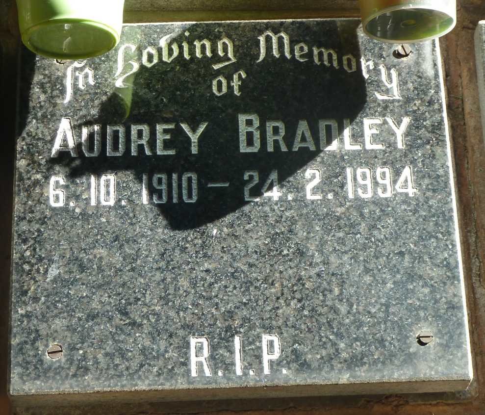 BRADLEY Audrey 1910-1994