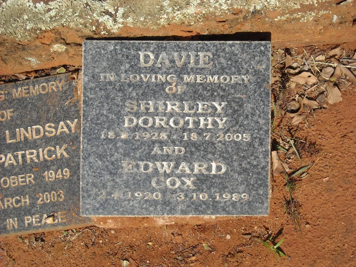 DAVIE Edward Cox 1920-1989 &amp; Shirley Dorothy 1928-2005