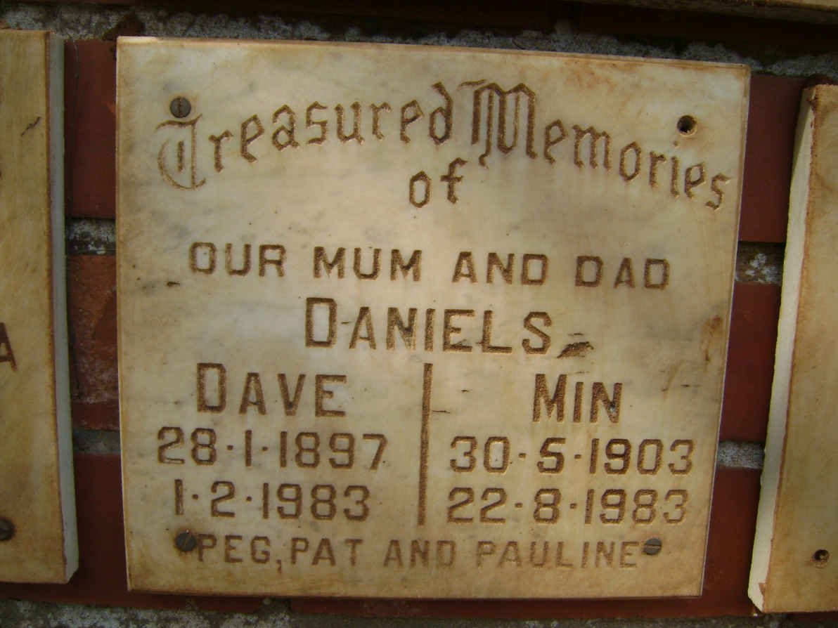 DANIELS Dave 1897-1983 &amp; Min 1903-1983