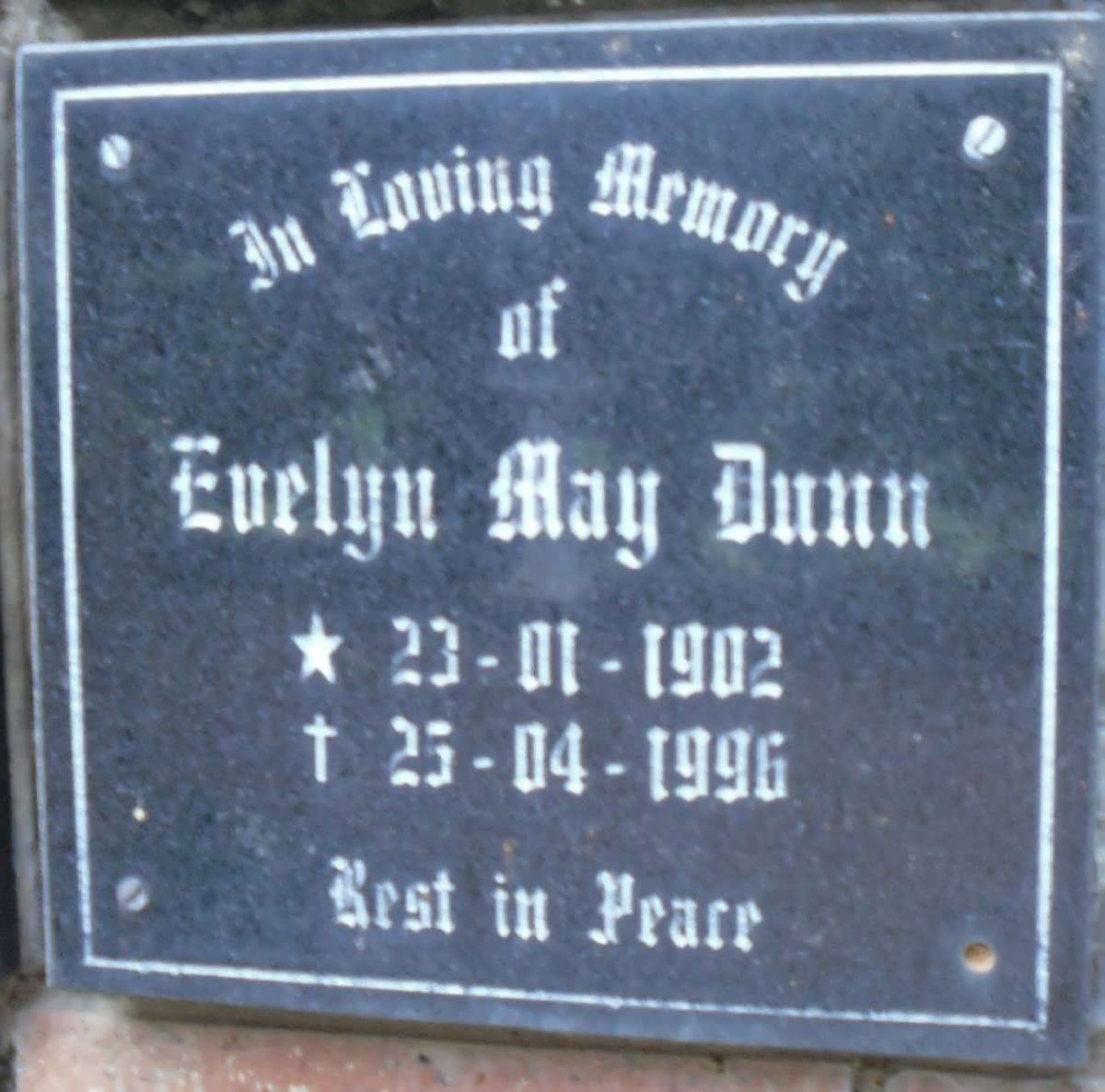DUNN Evelyn May 1902-1996