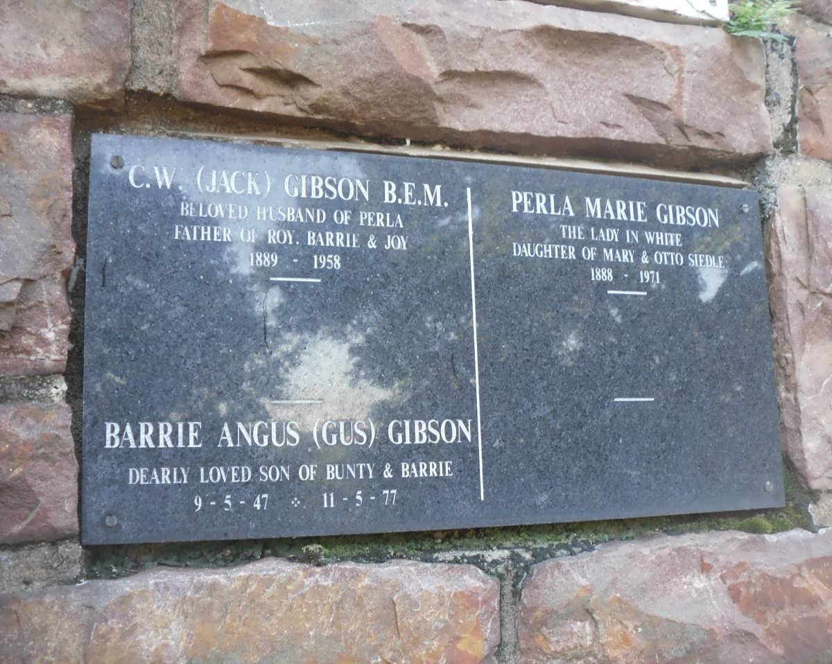 GIBSON C.W. 1889-1958 &amp; Perla Marie SIEDLE 1888-1971 :: GIBSON Barrie Angus 1947-1977