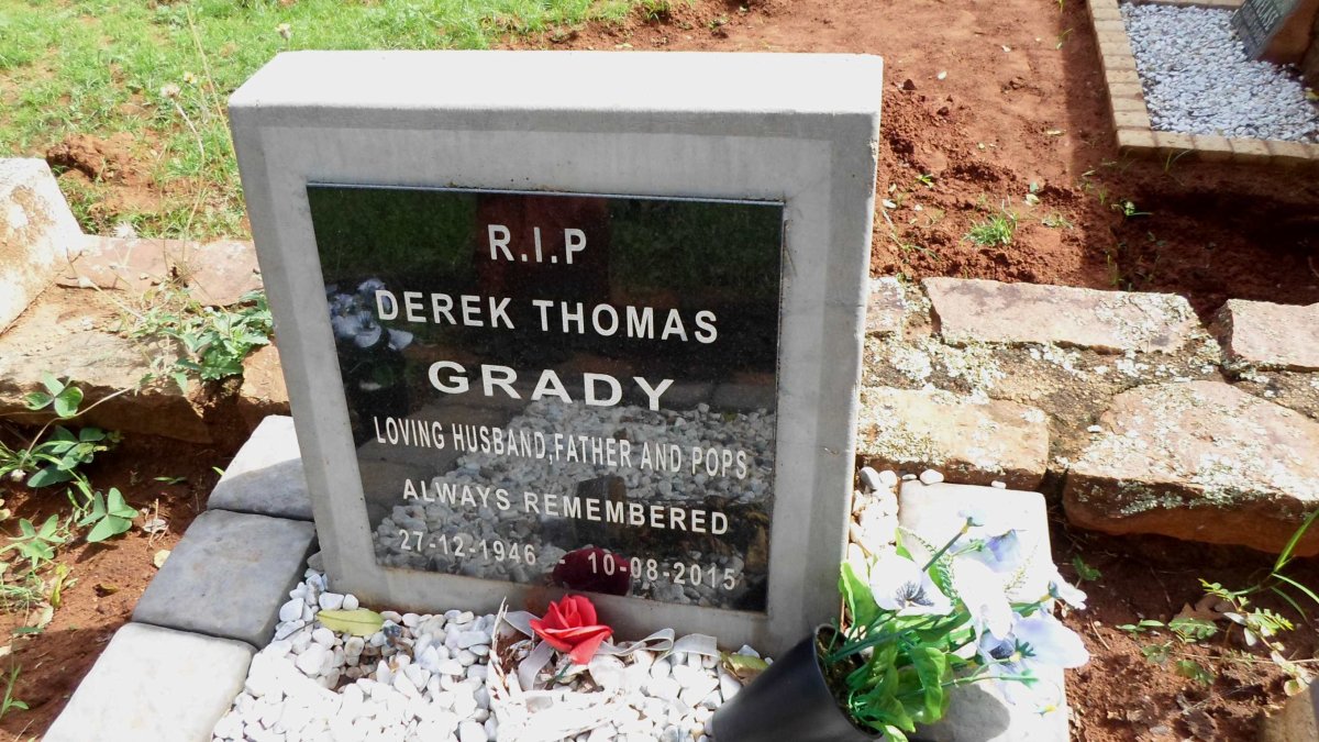 GRADY Derek Thomas 1946-2015