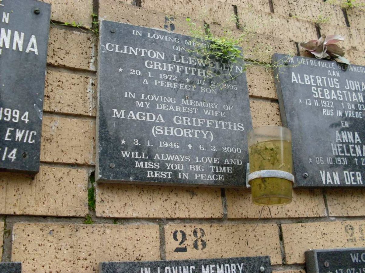 GRIFFITHS Clinton Llewellyn 1972-1995 :: GRIFFITHS Magda 1946-2000