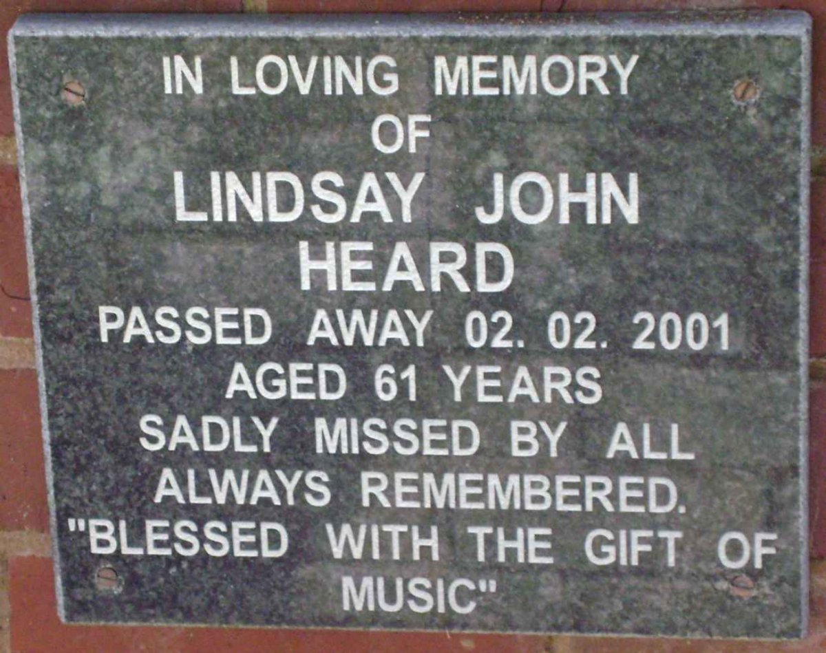 HEARD Lindsay John -2001
