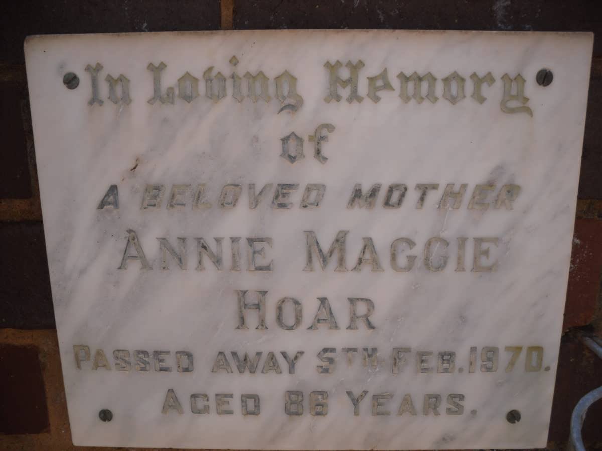 HOAR Annie Maggie -1970