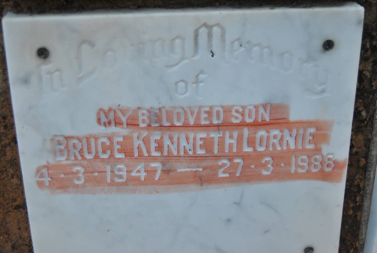LORNIE Bruce Kenneth 1947-1988