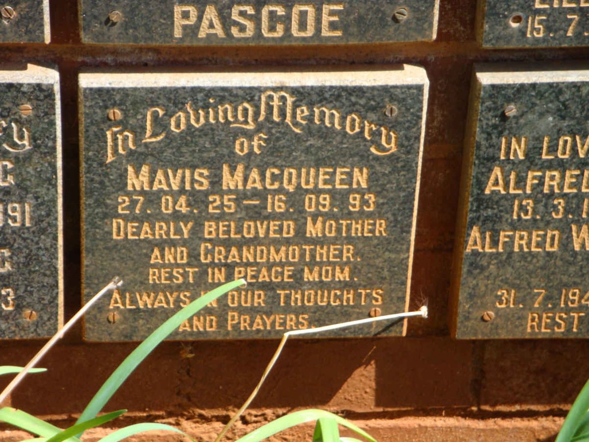 MACQUEEN Mavis 1925-1993