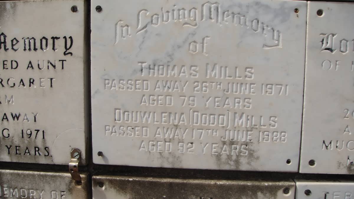 MILLS Thomas -1971 &amp; Douwlena -1988