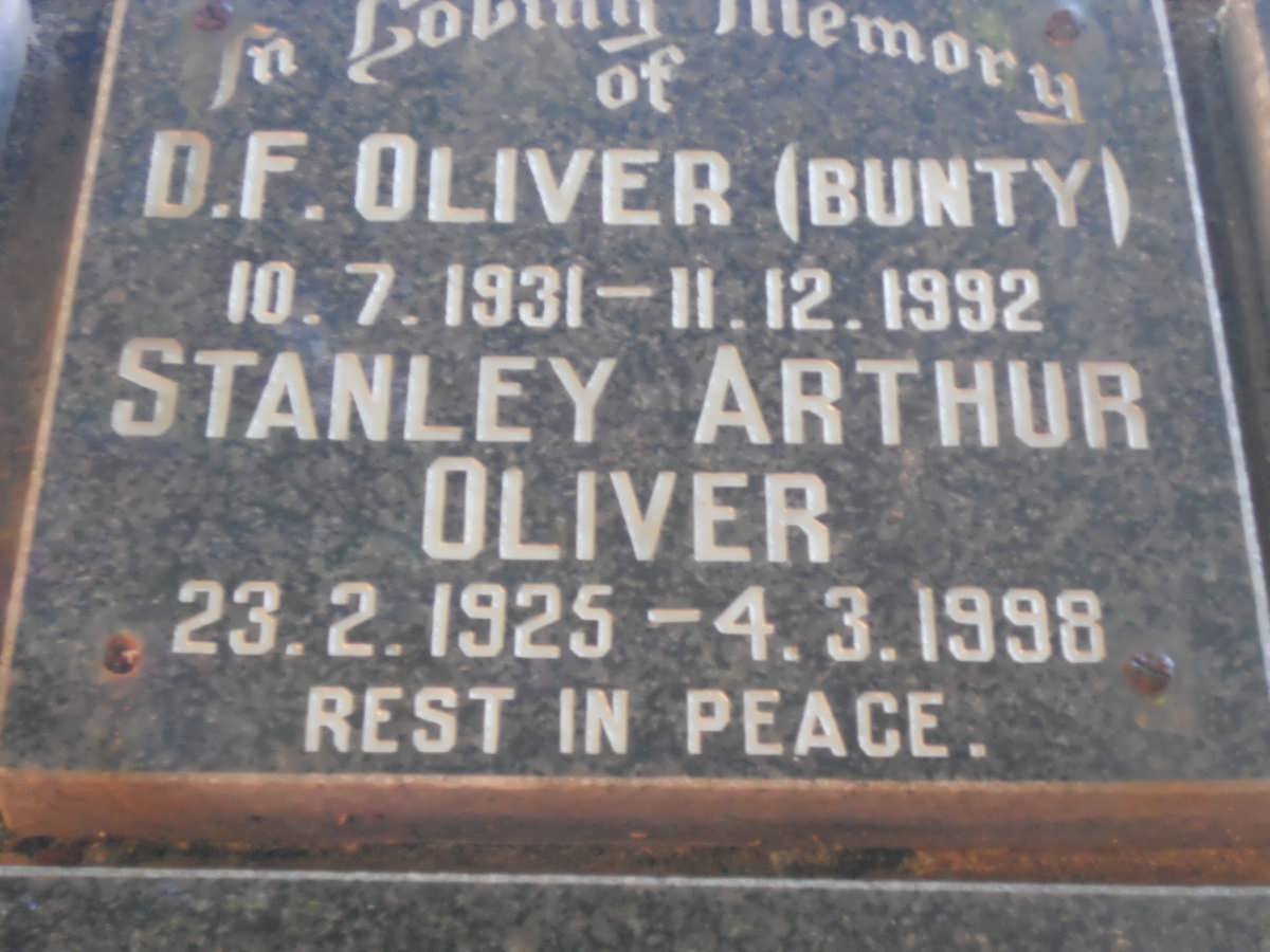 OLIVER Stanley Arthur 1925-1998 &amp; D.F. 1931-1992
