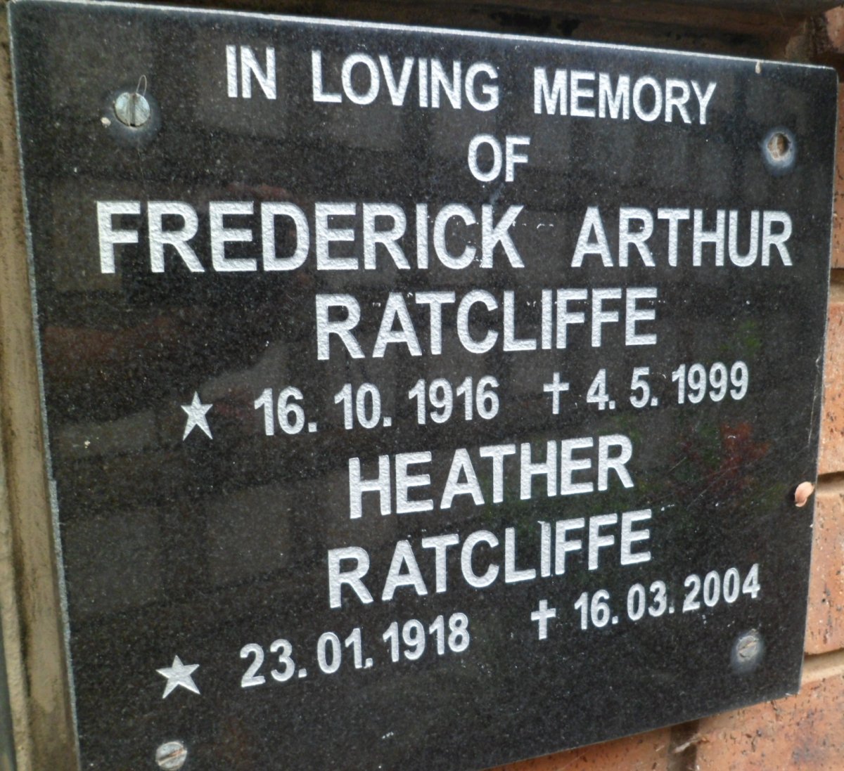 RATCLIFFE Frederick Arthur 1916-1999 &amp; Heather 1918-2004
