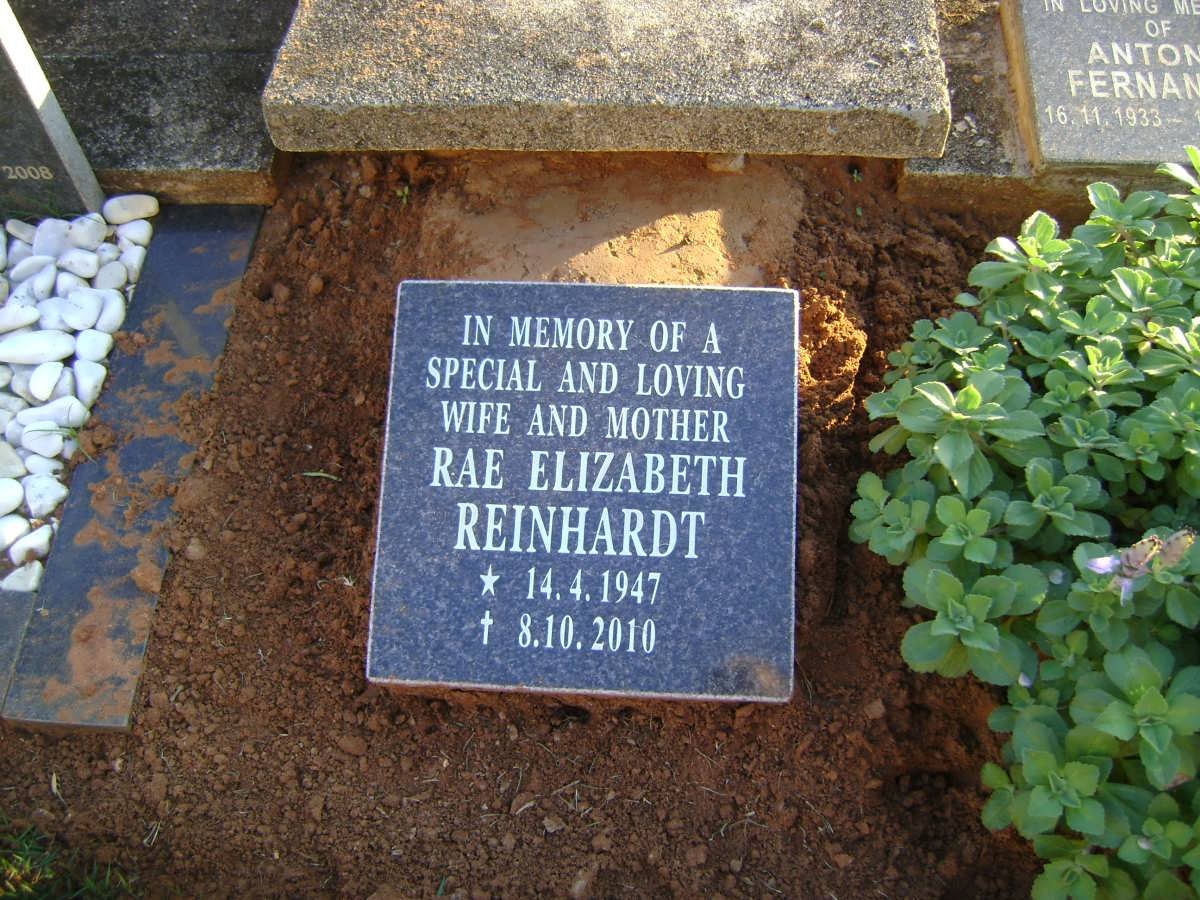 REINHARDT Rae Elizabeth 1947-2010