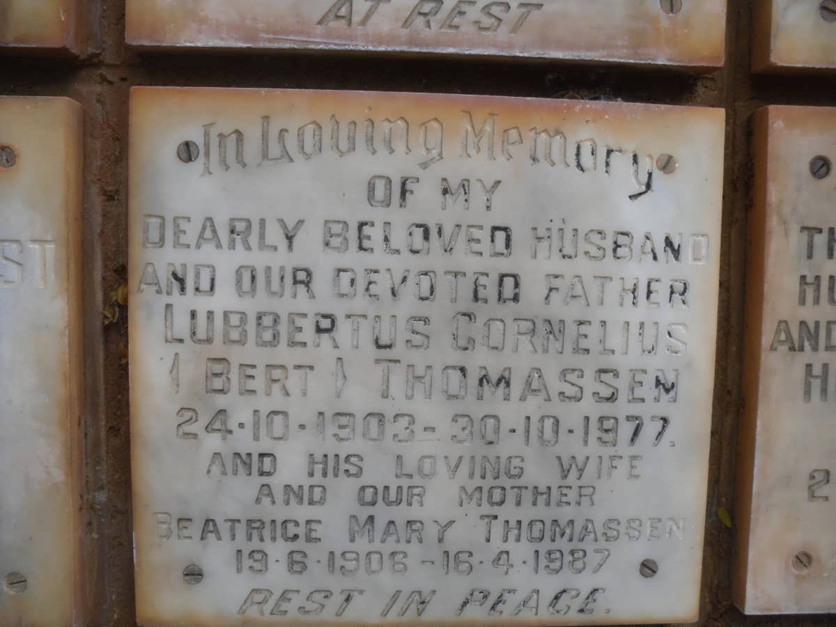 THOMASSEN Lubbertus Cornelius 1903-1977 &amp; Beatrice Mary 1906-1987