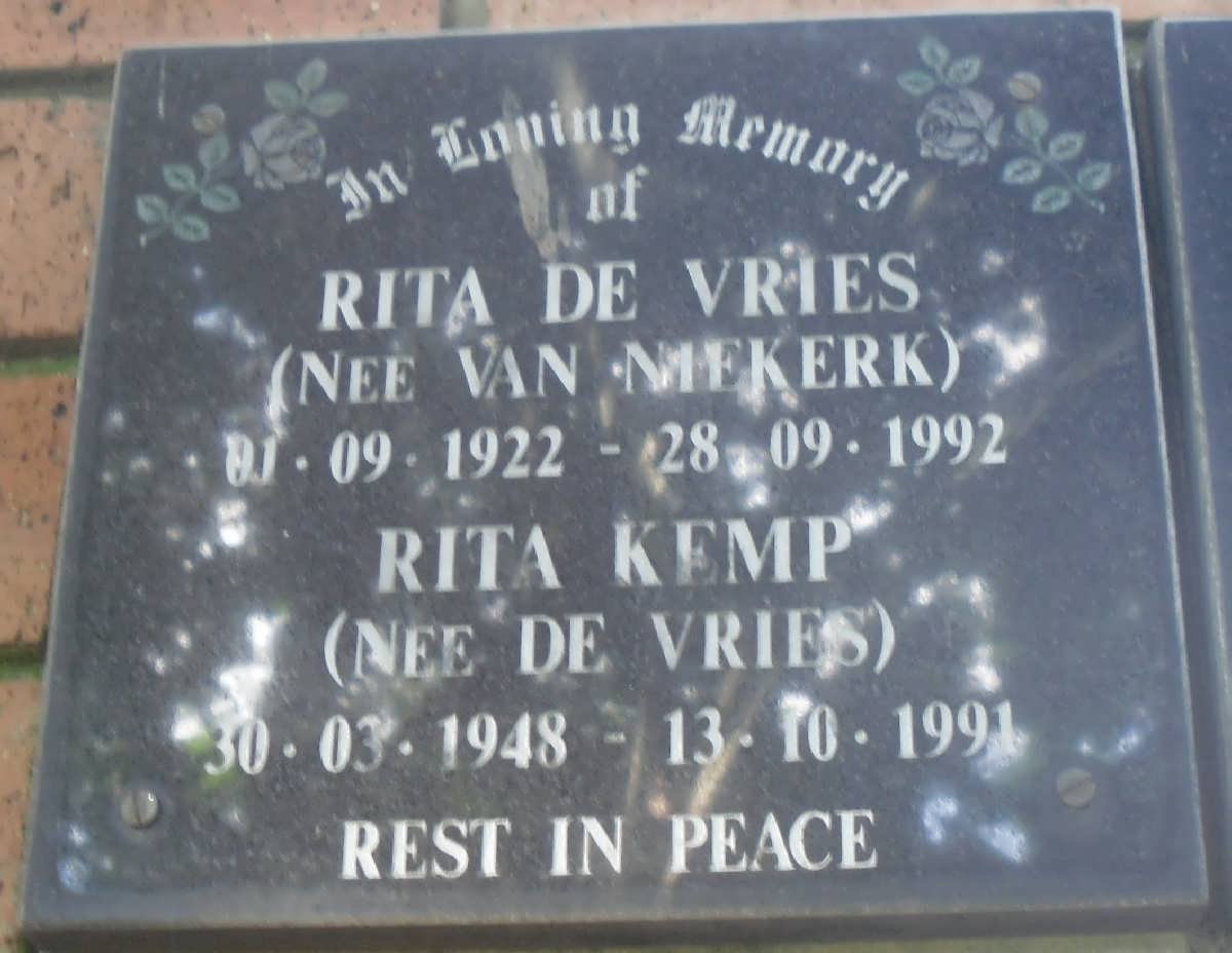 VRIES Rita, de nee van NIEKERK 1922-1992 :: KEMP Rita nee de VRIES 1948-1991