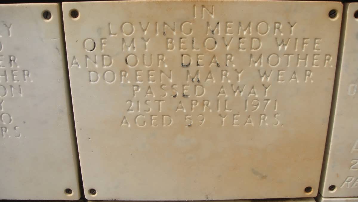 WEAR Doreen Mary -1971