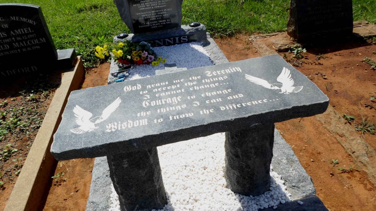 DENNIS Tristan 1984-2015