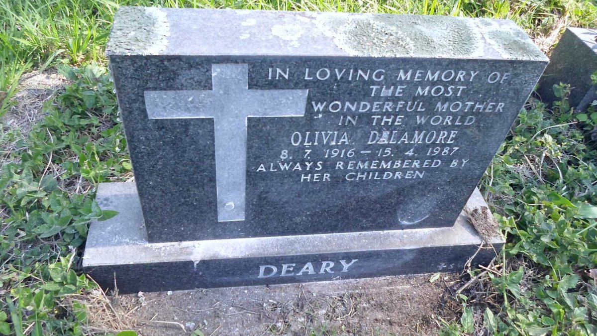 DEARY Olivia Dalamore 1916-1987