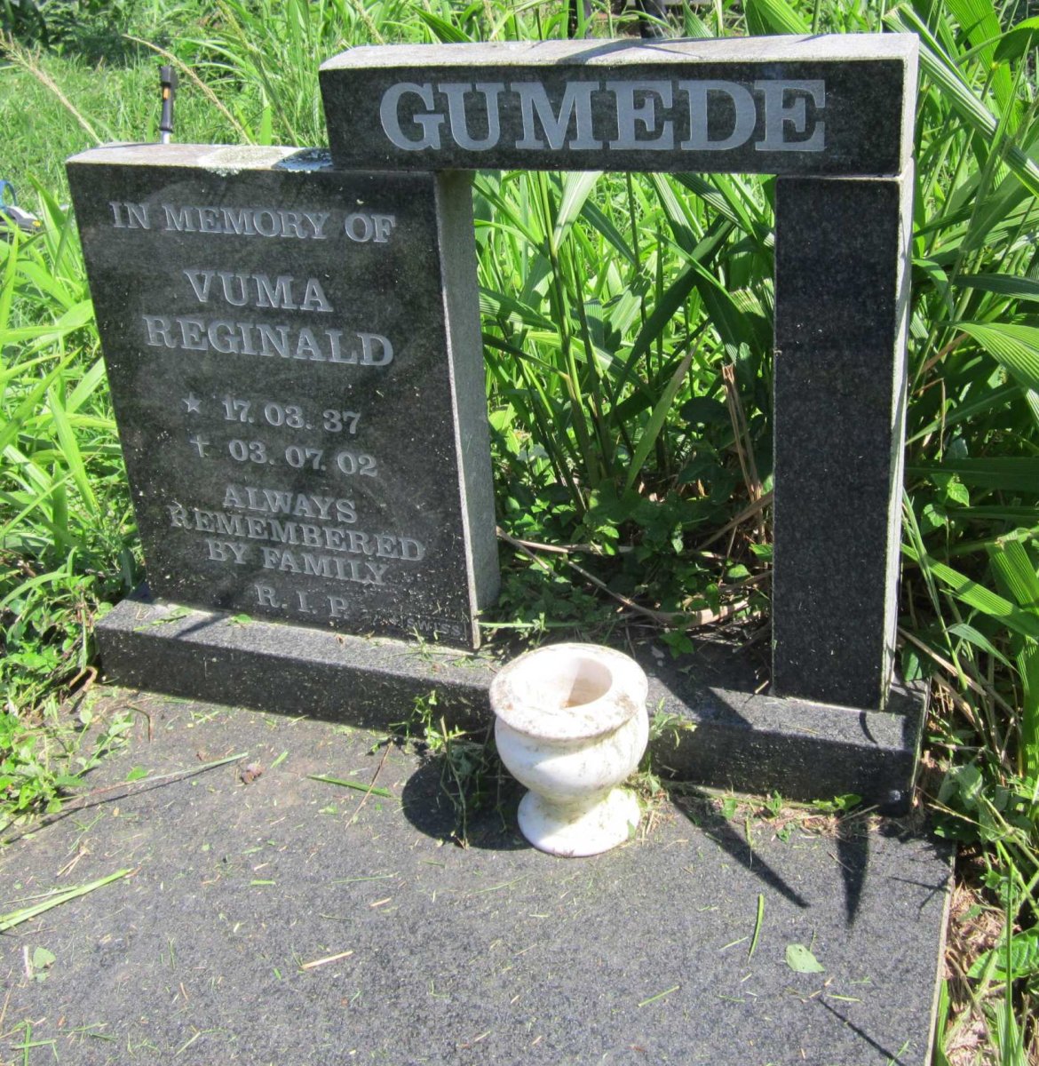 GUMEDE Vuma Reginald 1937-2002