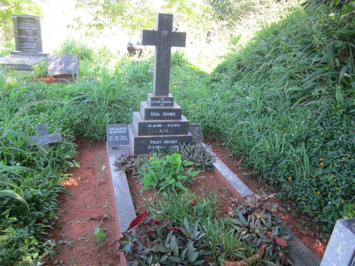 HAYNES Cecil 1912-1970 &amp; Peggy 1923-1989 :: HAYNES Valarie 1951-2002