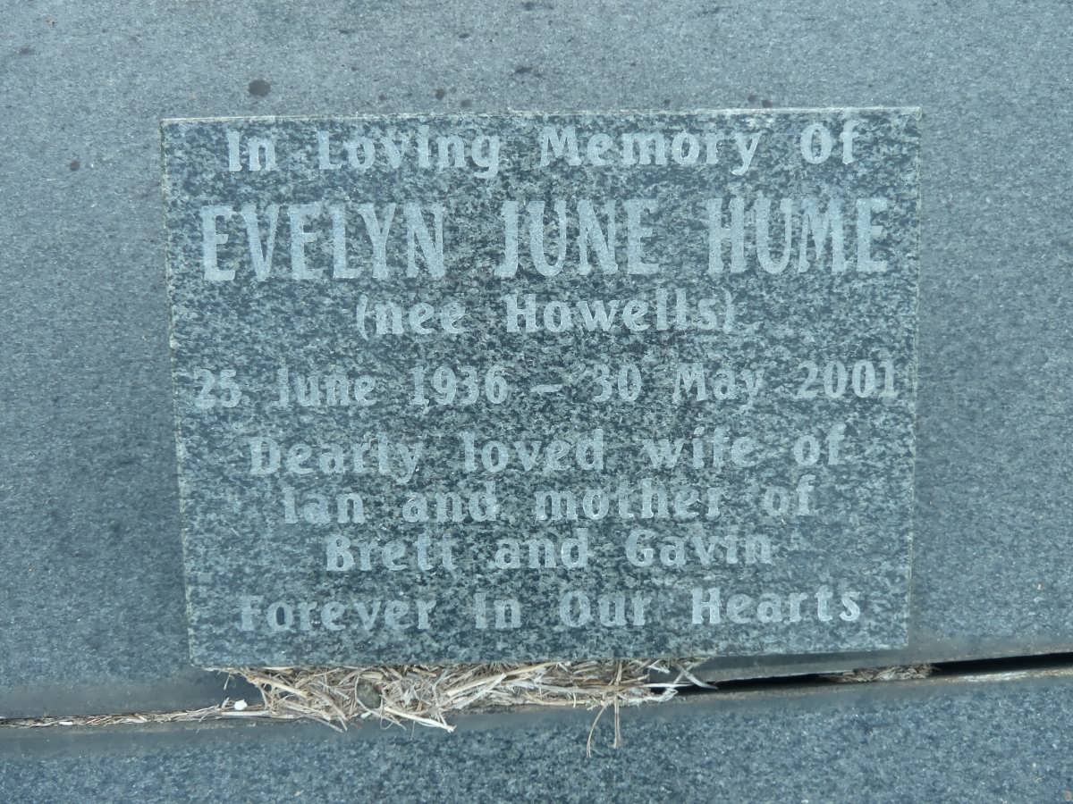 HOWELLS Lorenzo Edward 1911-1999 &amp; Marjorie Jane -1971 :: HUME Evelyn June nee HOWELLS 1936-2001