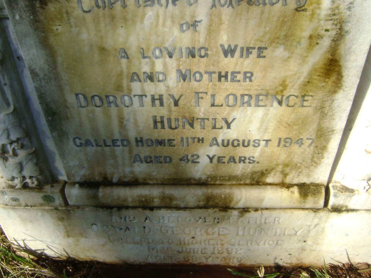 HUNTLY Oswald George -1992 &amp; Dorothy Florence -1947