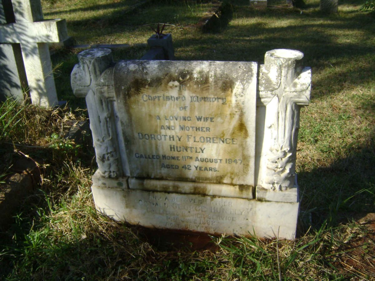 HUNTLY Oswald George -1992 &amp; Dorothy Florence -1947