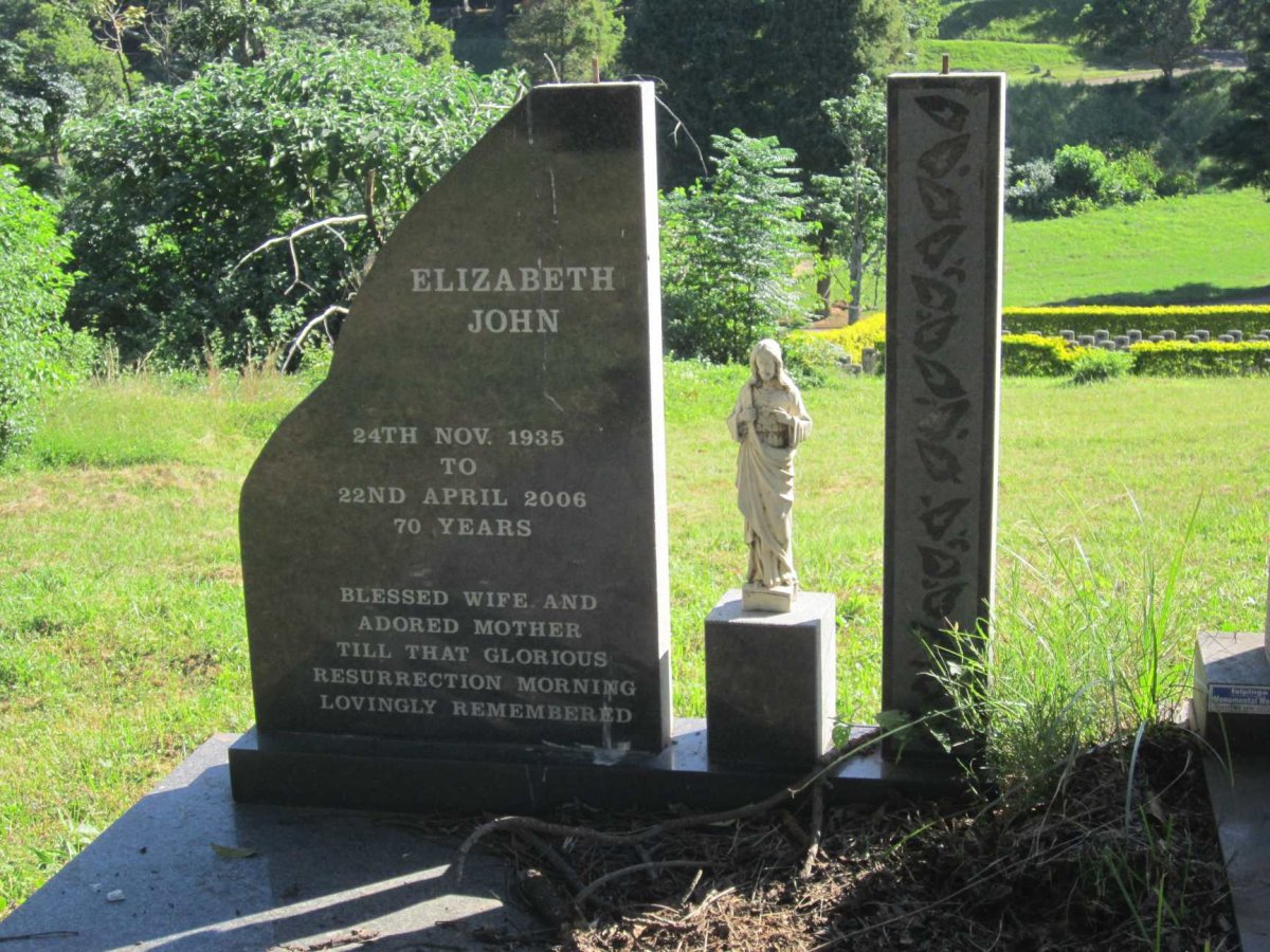 JOHN Elizabeth 1935-2006