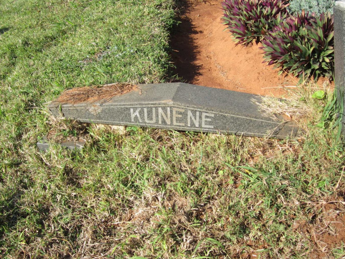 KUNENE Mandla 1941-1978