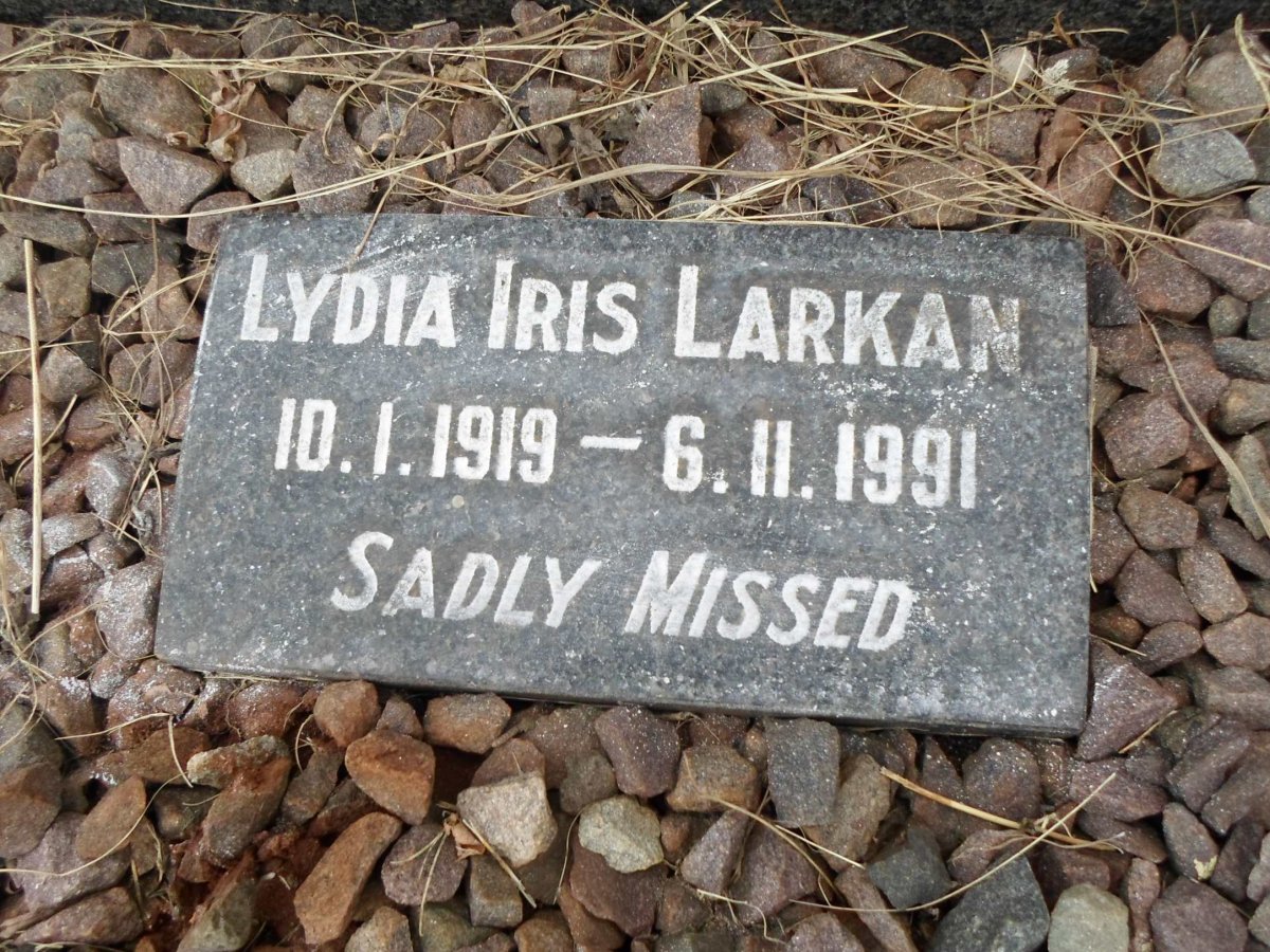 LARKAN June Violet Hilda 1911-1943 :: LARKAN Lydia Iris 1919-1991