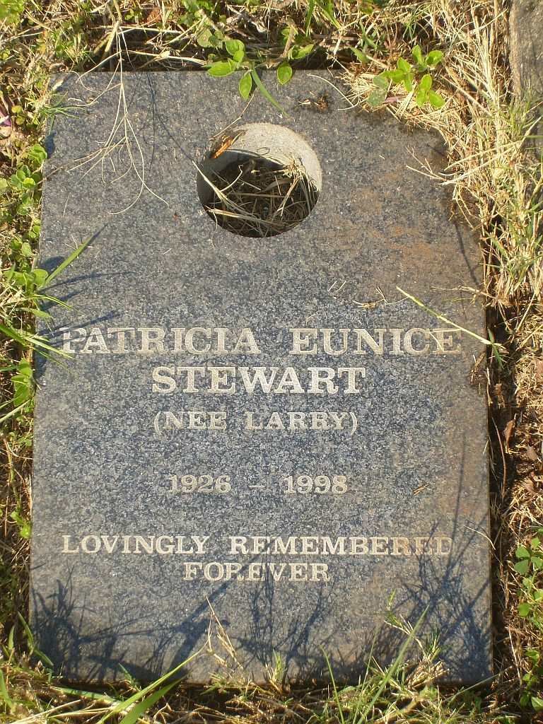 STEWART Patricia Eunice nee LARRY 1926-1998