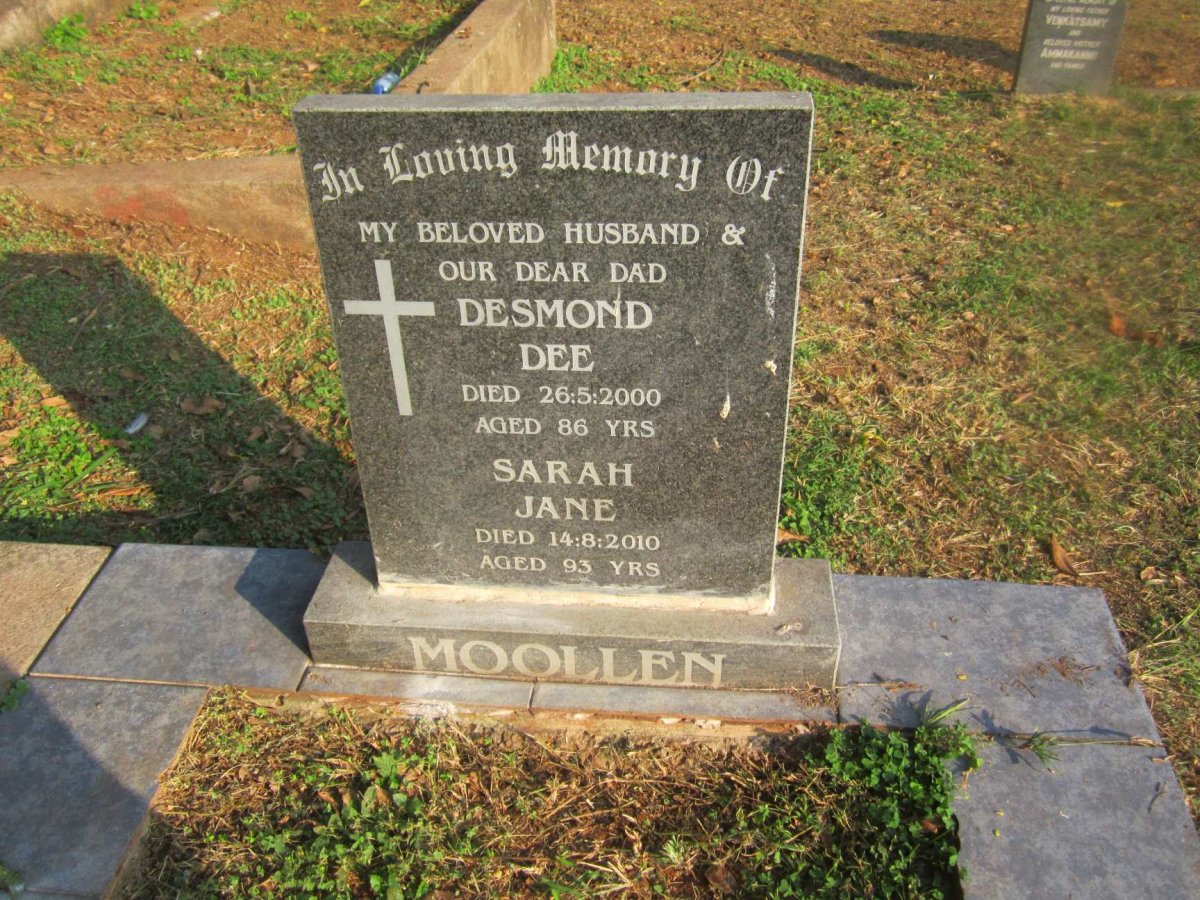 MOOLLEN Desmond Dee -2000 &amp; Sarah Jane -2010