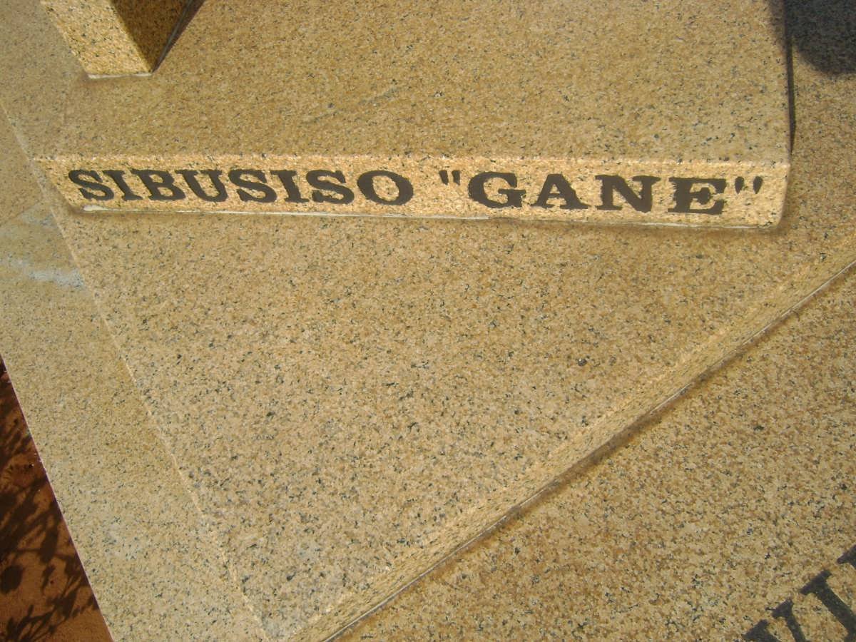 MZONELI Sibusiso Oswald 1970-2002
