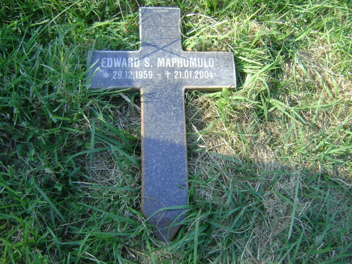 MAPHUMULO Edward S. 1959-2004