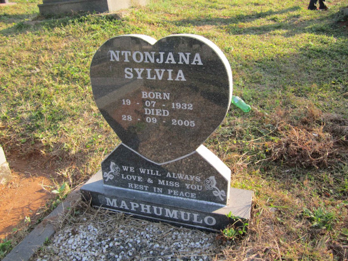 MAPHUMULO Ntonjana Sylvia 1932-2005