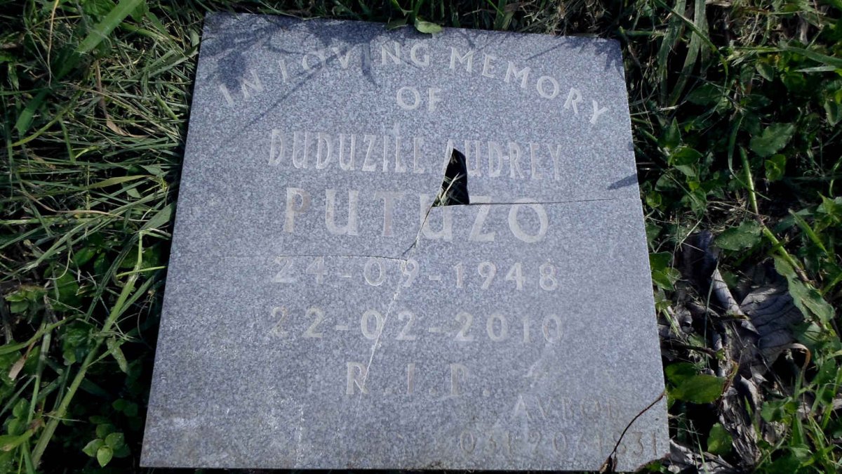 PUTUZO Duduzile Audrey 1948-2010