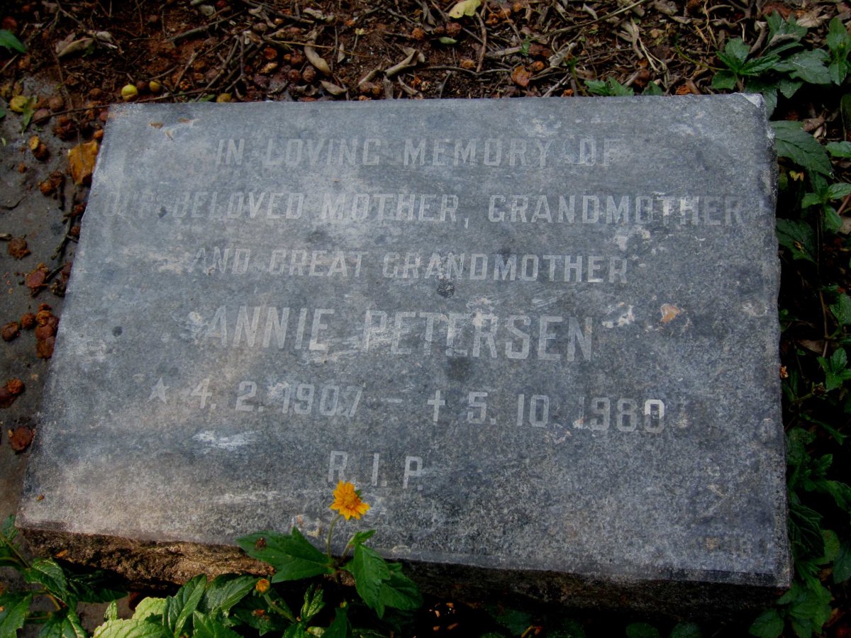 PETERSEN Annie 1907-1980