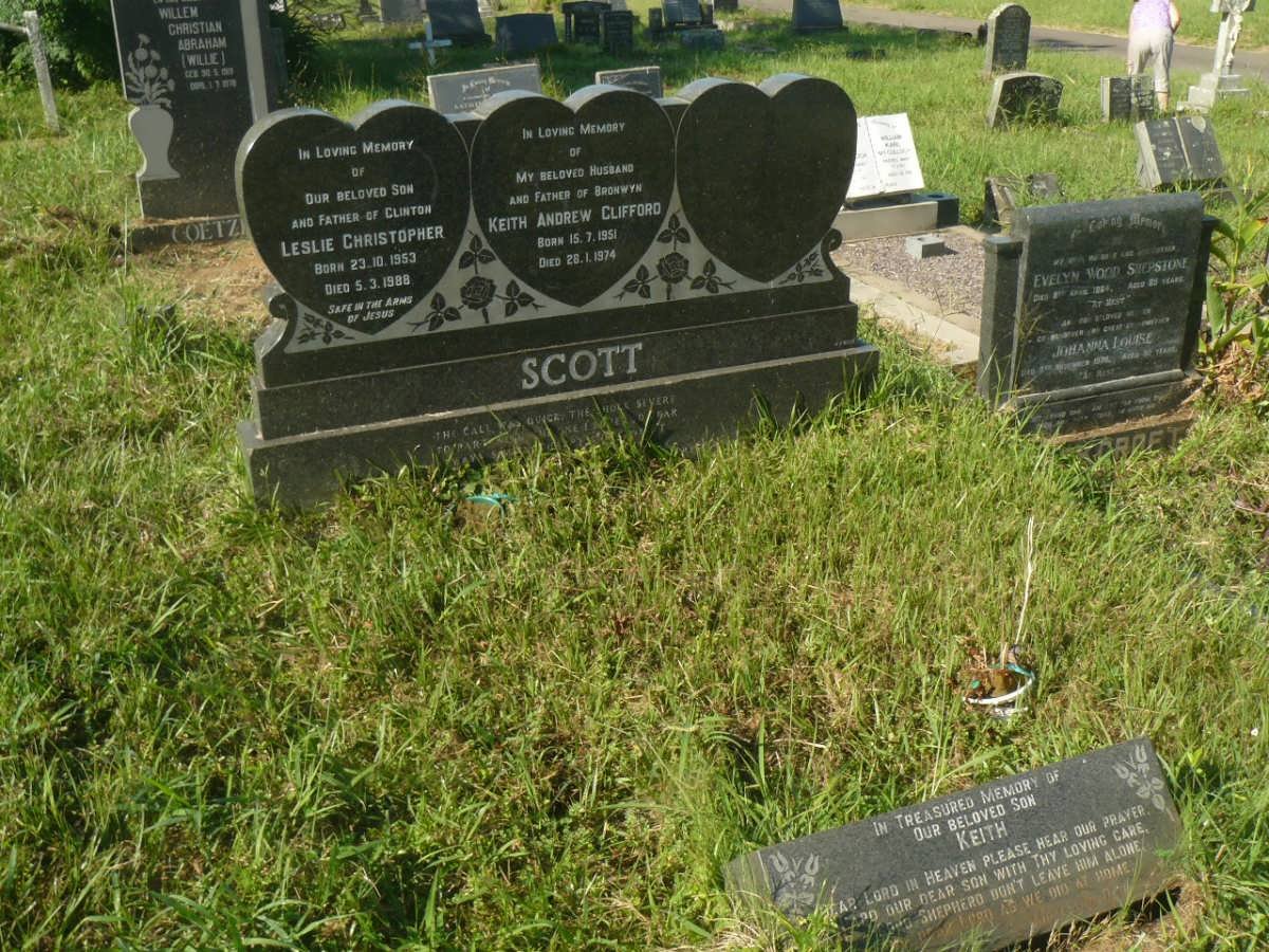 SCOTT Keith Andrew Clifford 1952-1974 :: SCOTT Leslie Christopher 1953-1985 :: SCOTT Keith