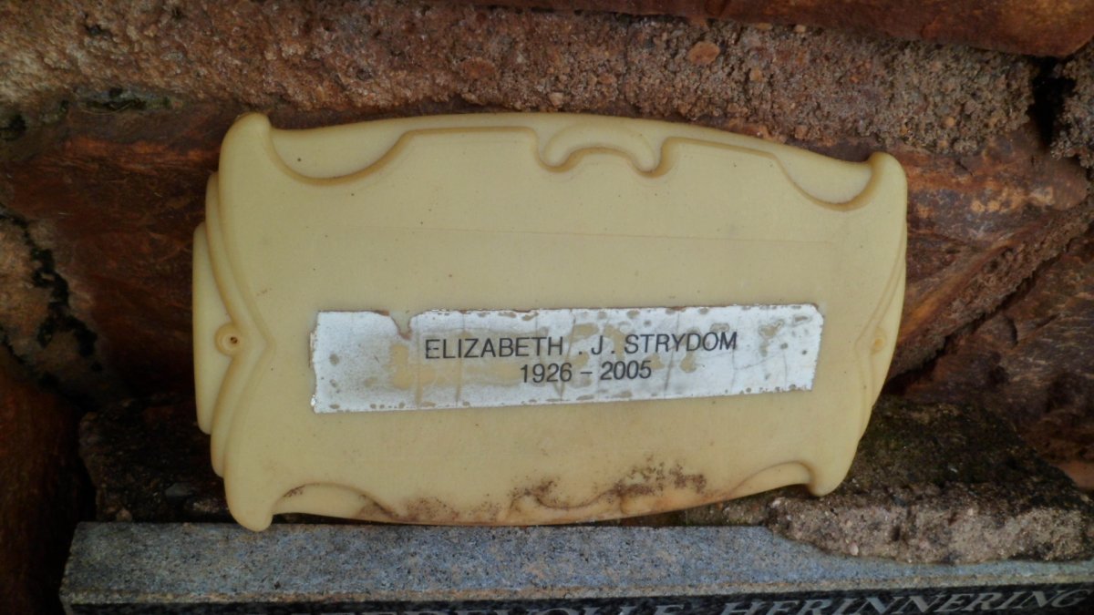 STRYDOM Elizabeth J. 1926-2005