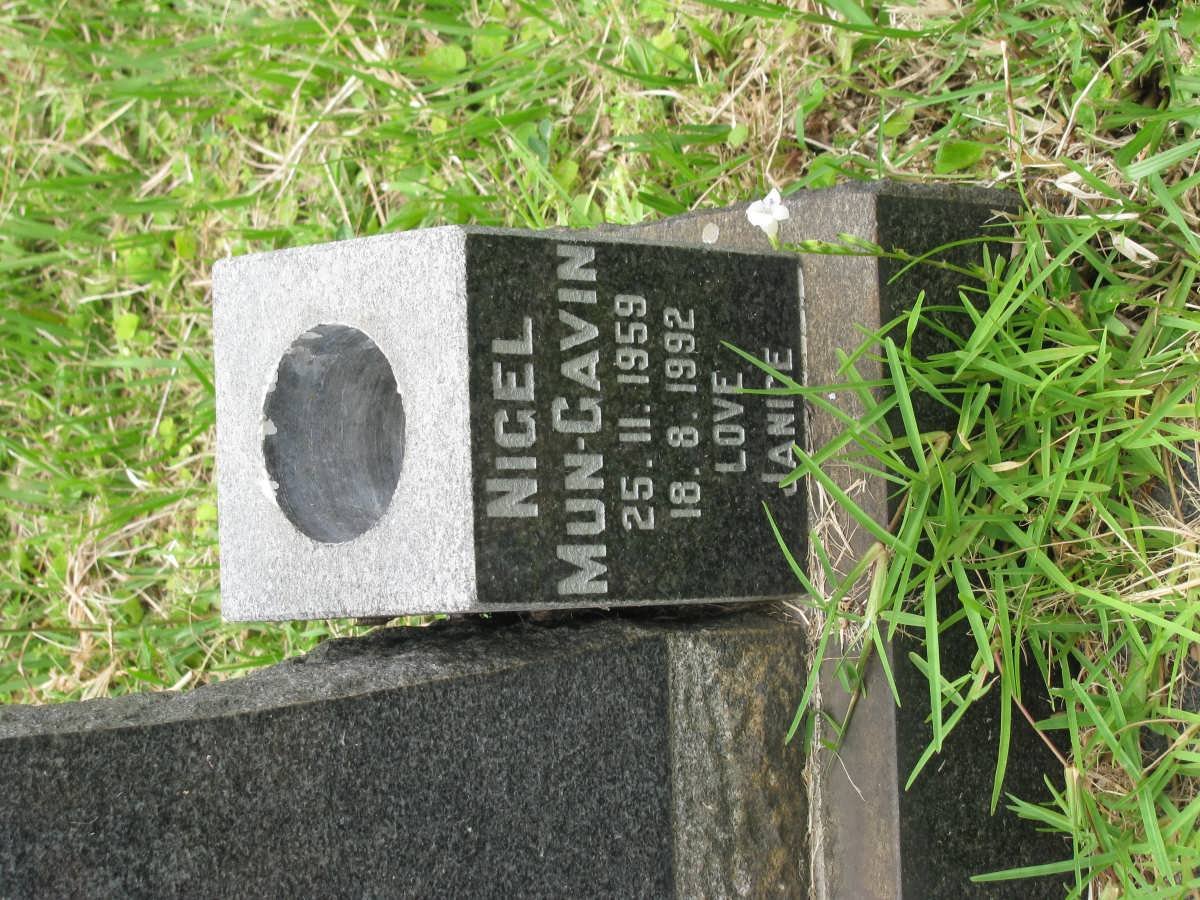 TREVOU Denis, Du -1965 :: GAVIN Nigel, Mun 1959-1992 :: TREVOU Stephen, Du 1990-1990