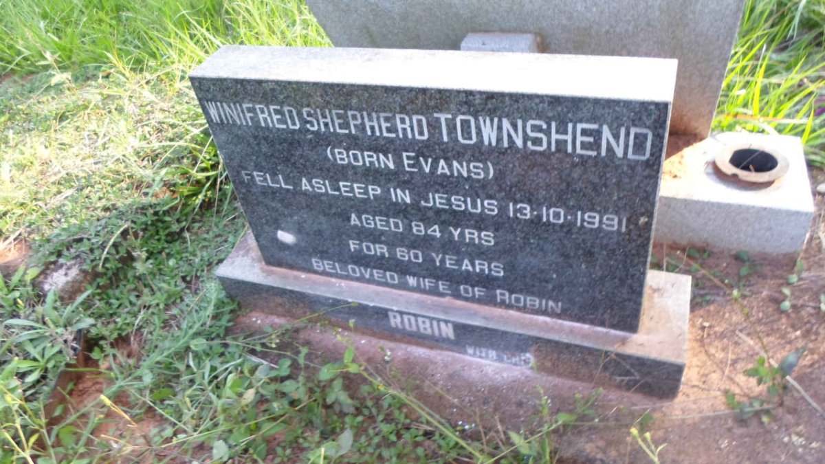 TOWNSHEND Winifred Shepherd nee EVANS -1991 :: Robin -1997